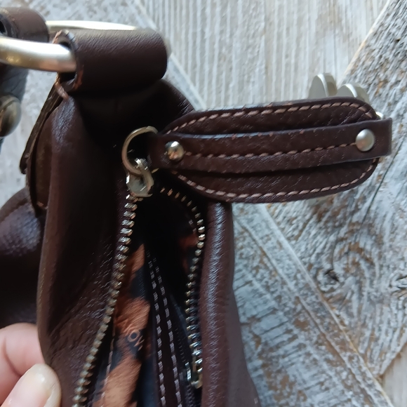 B Makowsky Brown Leather Crossbody  Retail  $280⚘️ - Picture 11 of 14
